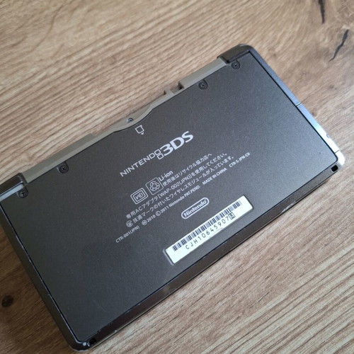 Nintendo 3DS Black like new, Japanese console with Luma