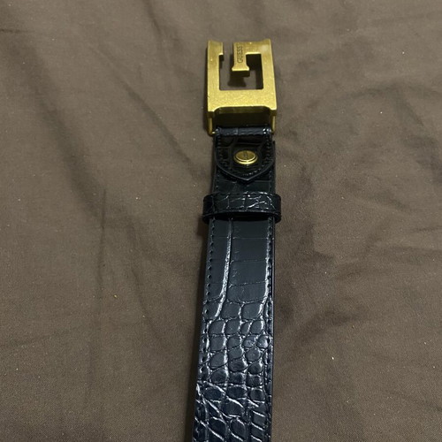 Guess women's belt like new, black with gold buckle, 102cm