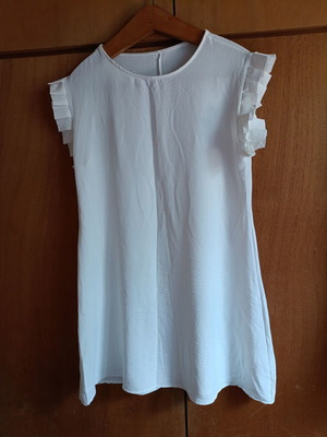 White summer mini dress with ruffles on sleeves size M like new
