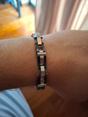 Hand chains like new, black and white