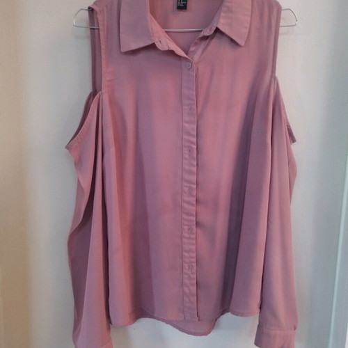 Pink shirt like new with shoulder cutouts