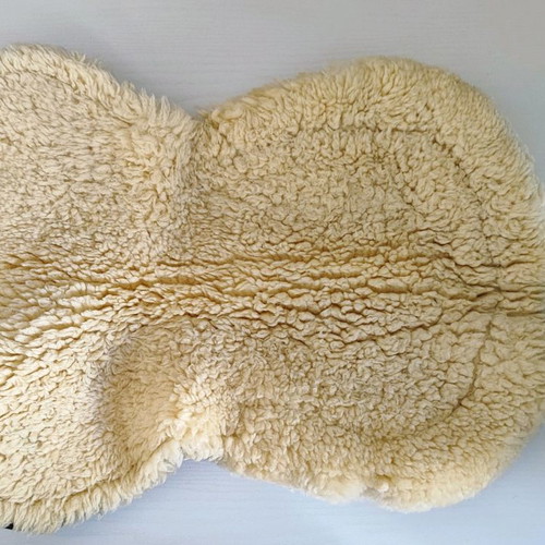 Anatomical saddle pad used with sheepskin natural fur size full