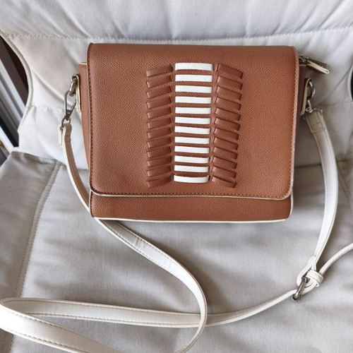 Doca crossbag like new, white and brown