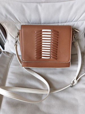 Doca crossbag like new, white and brown