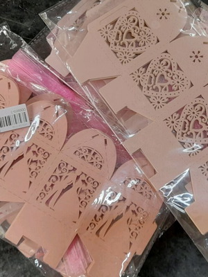 Paper boxes new, pack of 70 with bride, groom and heart design