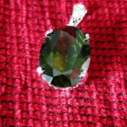 Pendant with green lab topaz in silver-plated base like new