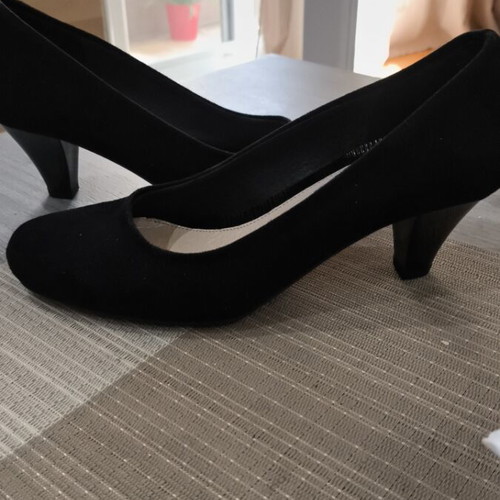 Pumps like new, black, low heel, size 35