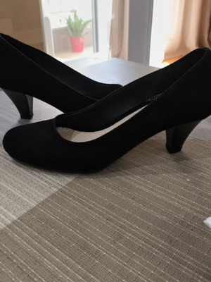 Pumps like new, black, low heel, size 35
