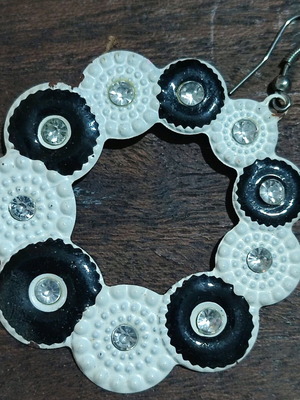 Metal earrings like new, circular design with crystals