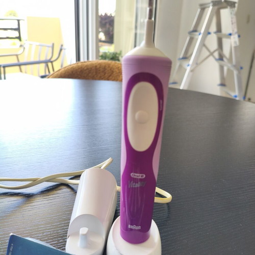 Oral-B electric toothbrush used with 6 replacement heads purple
