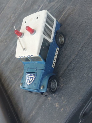 Fiat Campagnola полицейска играчка, рядка