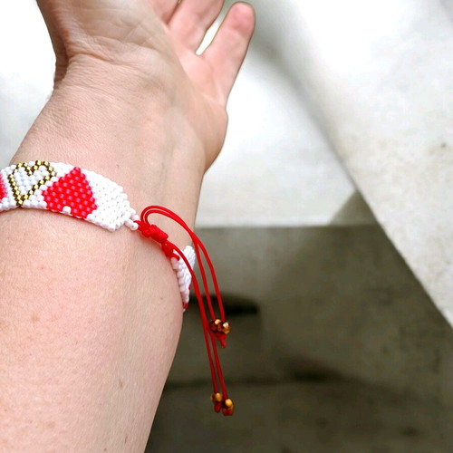 Handmade bracelet with heart beads Miyuki and macrame made to order
