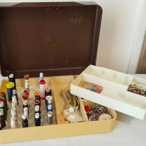 Plastic Sewing Box like new with threads and accessories
