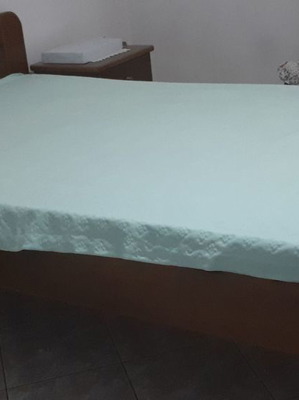 Ημιδιπλό κρεβάτι και 2 κομοδίνα μεταχειρισμένα