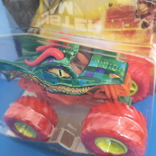 Spin Master Monster Jam Pixel Punks Dragon 1:64 scale truck new