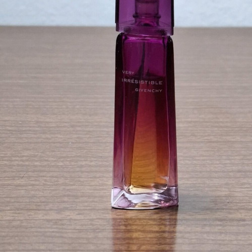 Givenchy Very Irresistible Sensual-Mini EDP 4ml used