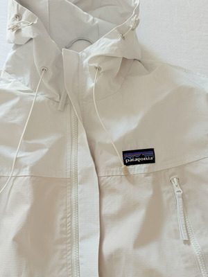 Patagonia windbreaker like new, beige, size S