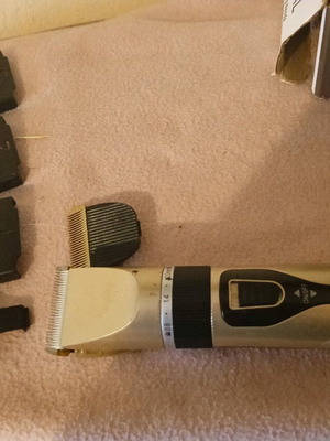 Dog grooming machine used with replacement head and combs