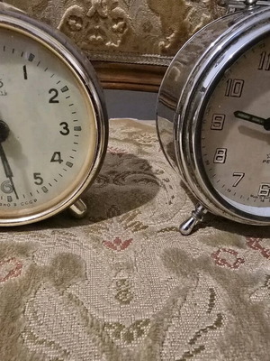 Table clocks used, pack of 2, analog with box