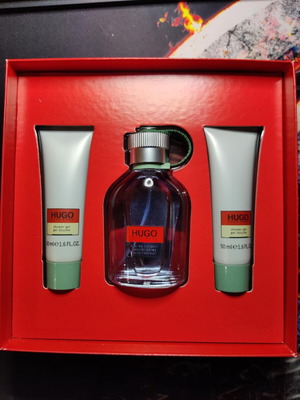 Hugo Man Gift Set new, Eau de Toilette 100 ml with 2 shower gels 50 ml