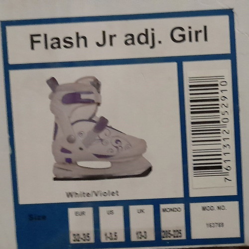 Tecno Pro Flash Jr Girl ice skates like new, kids size 32-35