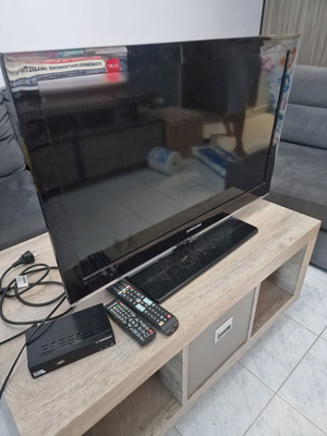 Samsung 50-inch TV with decoder