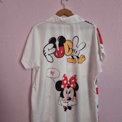 Spring shirt one size, white and red, like new, baggy style