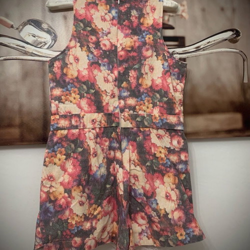 Floral skort one-piece like new with pockets and mini length