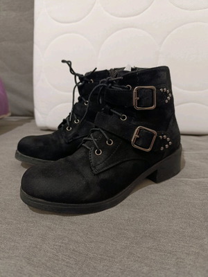 Ankle boots like new, black with studs, size 37