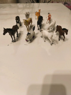 Horse figures used, set of 11