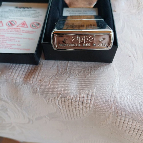 Zippo lighter like new in excellent condition
