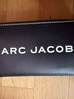 Marc Jacobs wallet black, like new