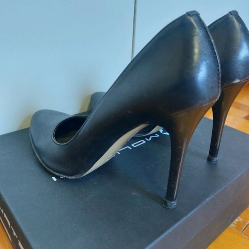 Black leather women's pump like new size 39