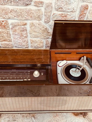 Grundig stereo console antique like new