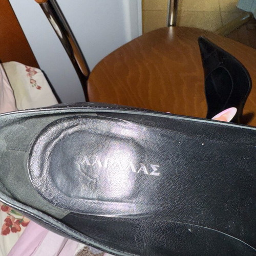 Haralas pumps like new, leather with low heel size 39, black