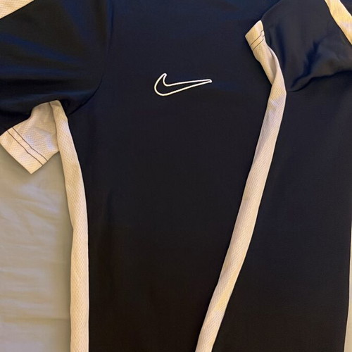 Nike Academy Dri-FIT T-shirt like new, comfortable fit, medium size