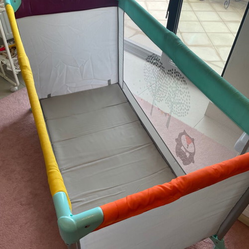 Safety 1st playpen like new, travel baby bed