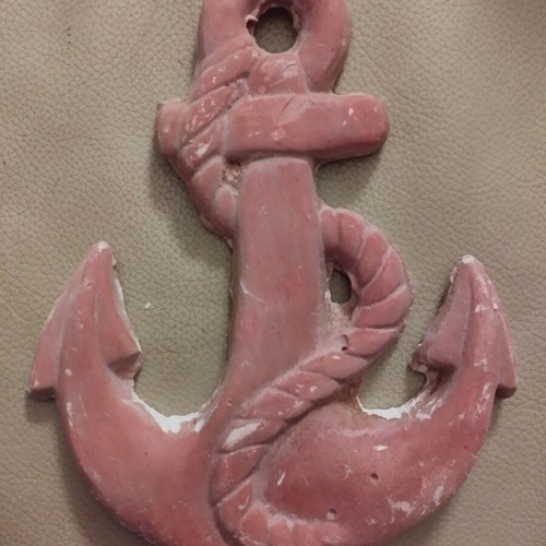 Decorative wall anchor used, ceramic material