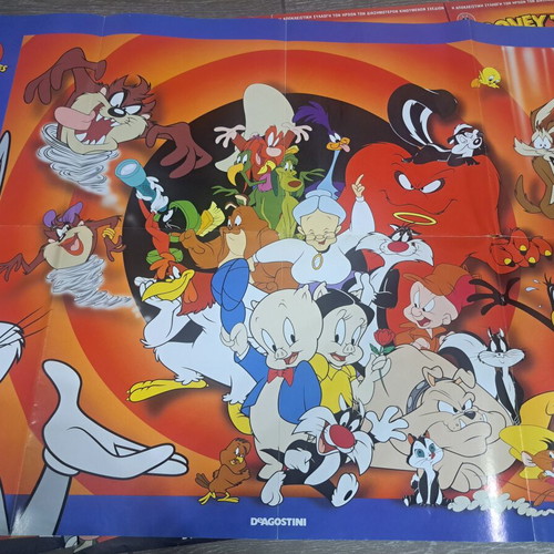Looney Tunes collectible magazines set of 7 with poster like new