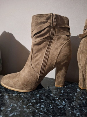 High suede boots like new with lining, size 39