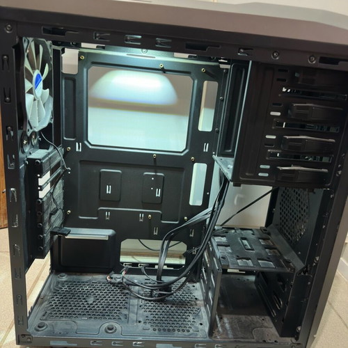 Raidmax Narwhal 920WB computer case like new, Full Tower