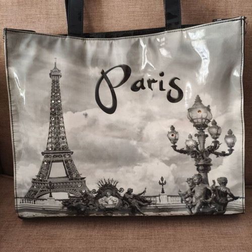 Paris Shoulder Bag like new, black and white, plastic lustrini