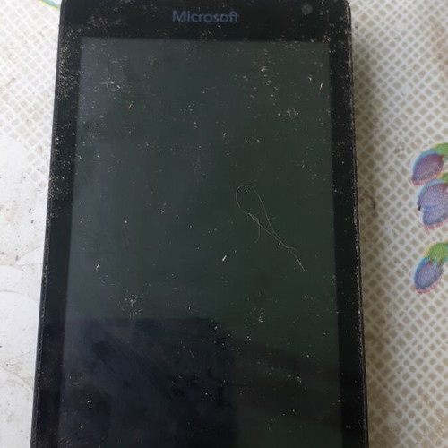 Microsoft 1071 phone used, missing back cover and battery