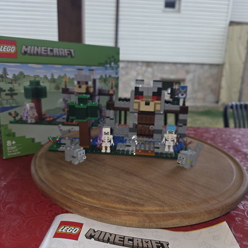 LEGO Minecraft The Wolf Stronghold set 21261, 312 pieces