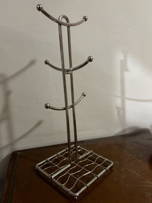 Metal Mug Holder like new