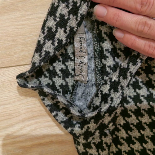 Women's wool sweater like new, size M, black and gray