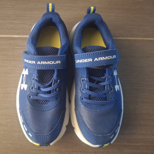 Under Armour athletic shoes size 33 new, blue