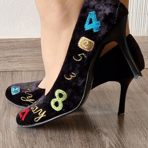 Si Boletti velvet pumps new with colorful embroidered details size 39