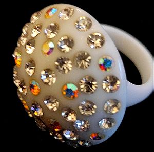 Δαχτυλίδι από plexiglass με Swarovski πετρες