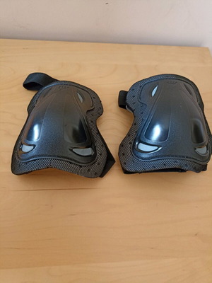 Rollerblade elbow pads like new, black pair with marking